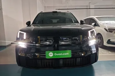 Lynk & Co 900