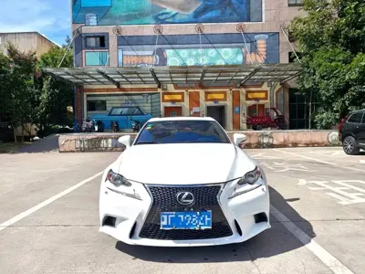 Lexus IS