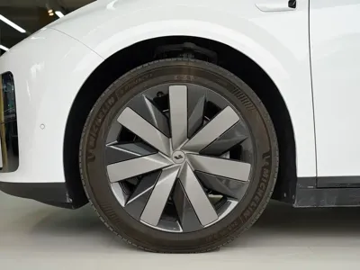 Li Auto 理想i8