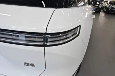 Nio ES8