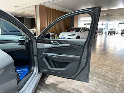 Lynk & Co 02