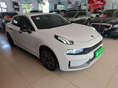 Lynk & Co 03