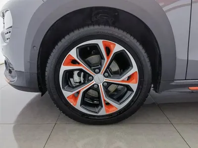 Lynk & Co 02