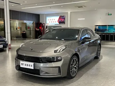 Lynk & Co 03