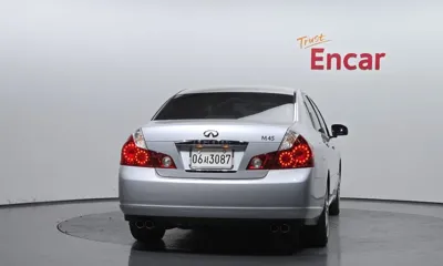 Infiniti M