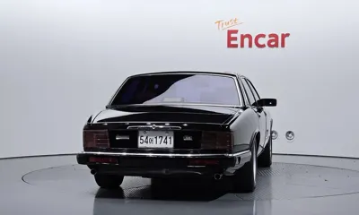 Jaguar XJ-6
