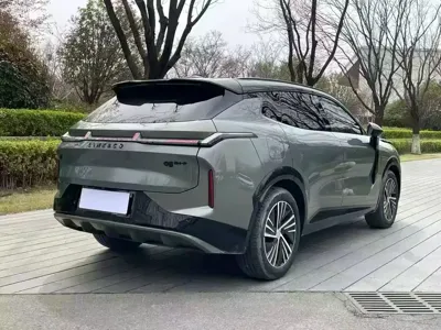 Lynk & Co 08 EM-P
