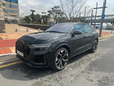 Audi RSQ8