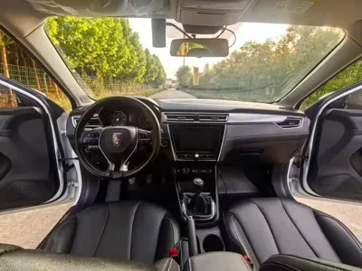 Roewe i5