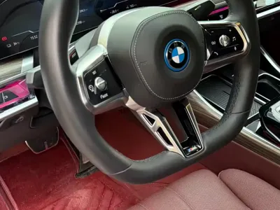 BMW i7