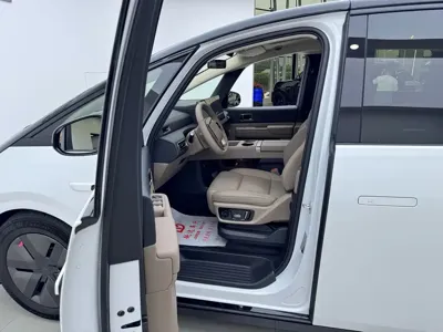 Li Auto Li MEGA