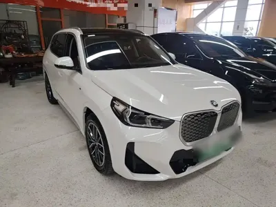BMW iX1