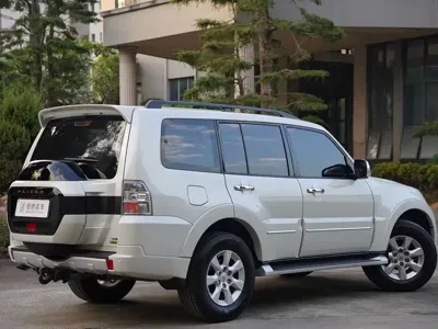 Mitsubishi Pajero (Import)