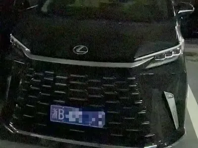 Lexus LM