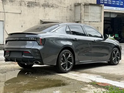 Lynk & Co 03