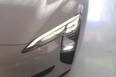 Hongqi EH7