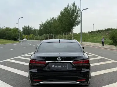 Lexus LS