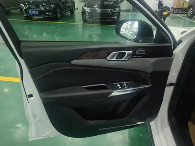 Lynk & Co 02