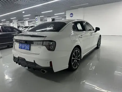 Lynk & Co 03