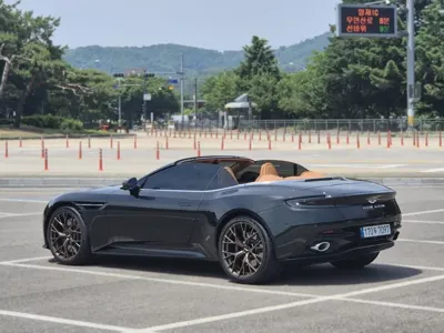 Astonmartin DB12