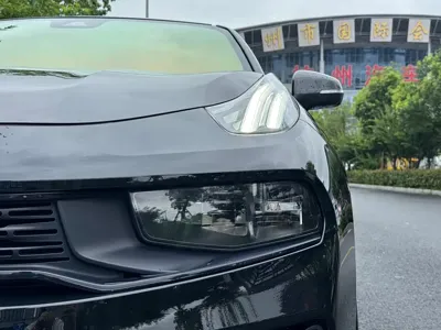 Lynk & Co 03