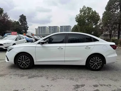 Roewe i5