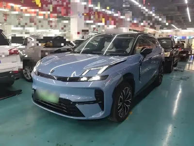 Lynk & Co 08 EM-P