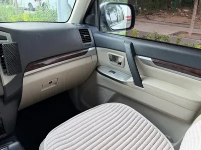 Mitsubishi Pajero (Import)