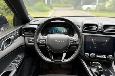 Lynk & Co 03