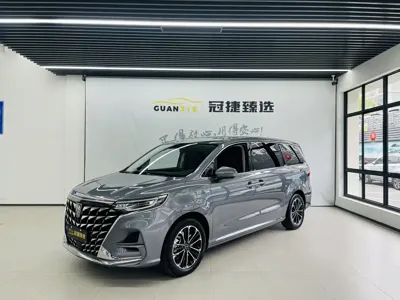 Roewe iMAX8