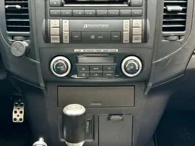 Mitsubishi Pajero (Import)
