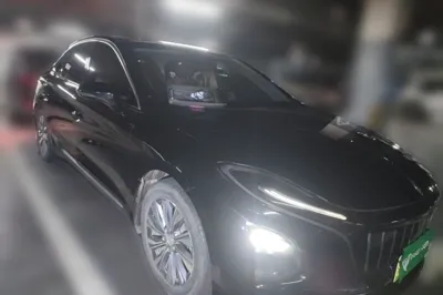 Hongqi E-QM5