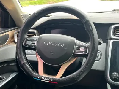 Lynk & Co 01