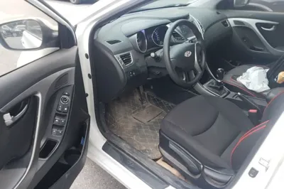 Hyundai Elantra (5th Generation