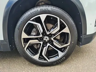 Nio ES8