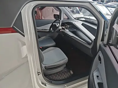 Baojun E200