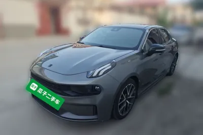 Lynk & Co 03