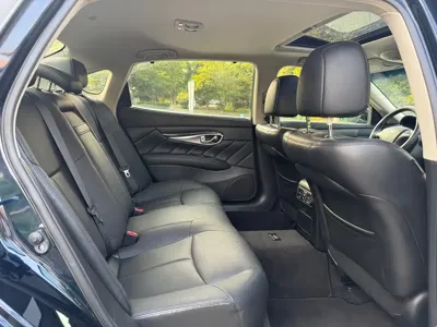 Infiniti Q70