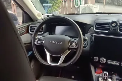 Lynk & Co 02