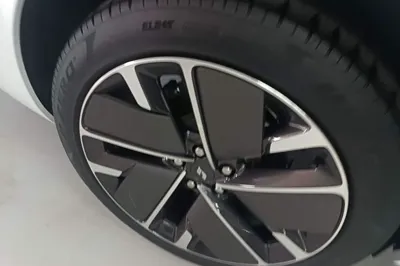 Li Auto L6