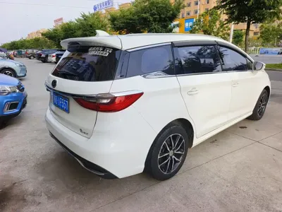 BYD MAX