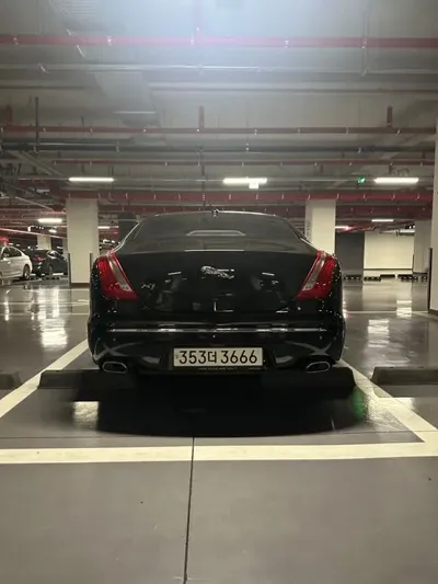 Jaguar XJ