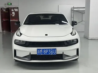 Lynk & Co 03