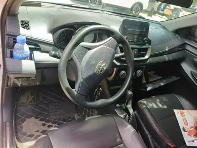 Toyota Yaris L