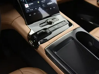 Nio ES8