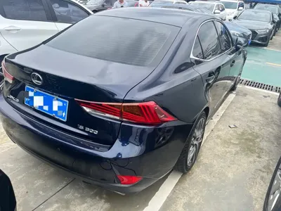 Lexus IS