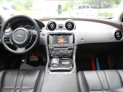 Jaguar XJ