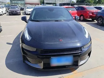 Lynk & Co 03