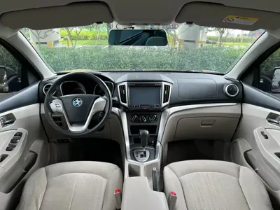 Venucia T70
