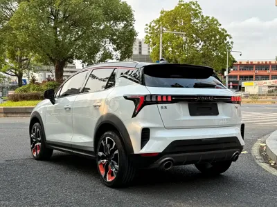 Lynk & Co 06